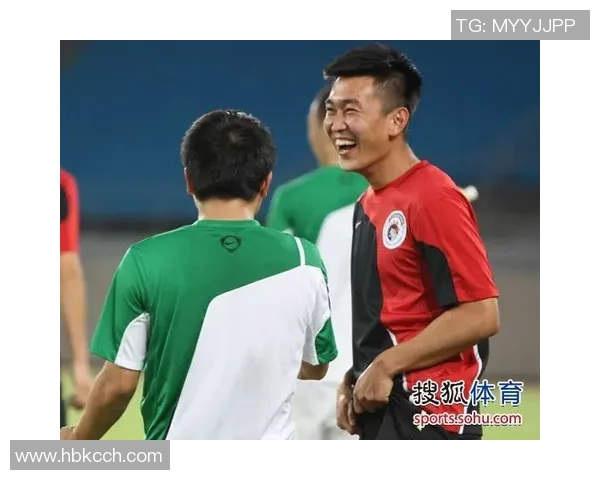 足球明星陈星与空姐女友的浪漫爱情故事揭示了他们的甜蜜生活与共同梦想